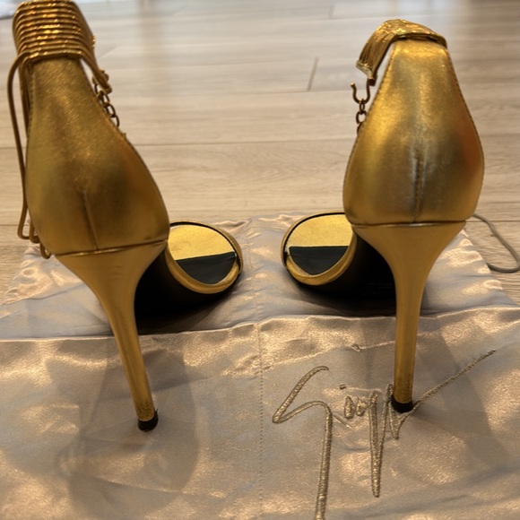 Giuseppe Zanotti Kay Anklet Sandal Heels in Gold Leather size 36.5 - Picture 11 of 11